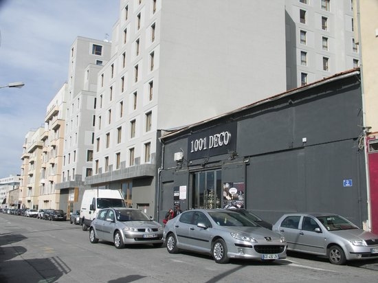 Marsella (13): Dos cuarentones acribillados a balazos por un bolso y un reloj, los tiradores huyen