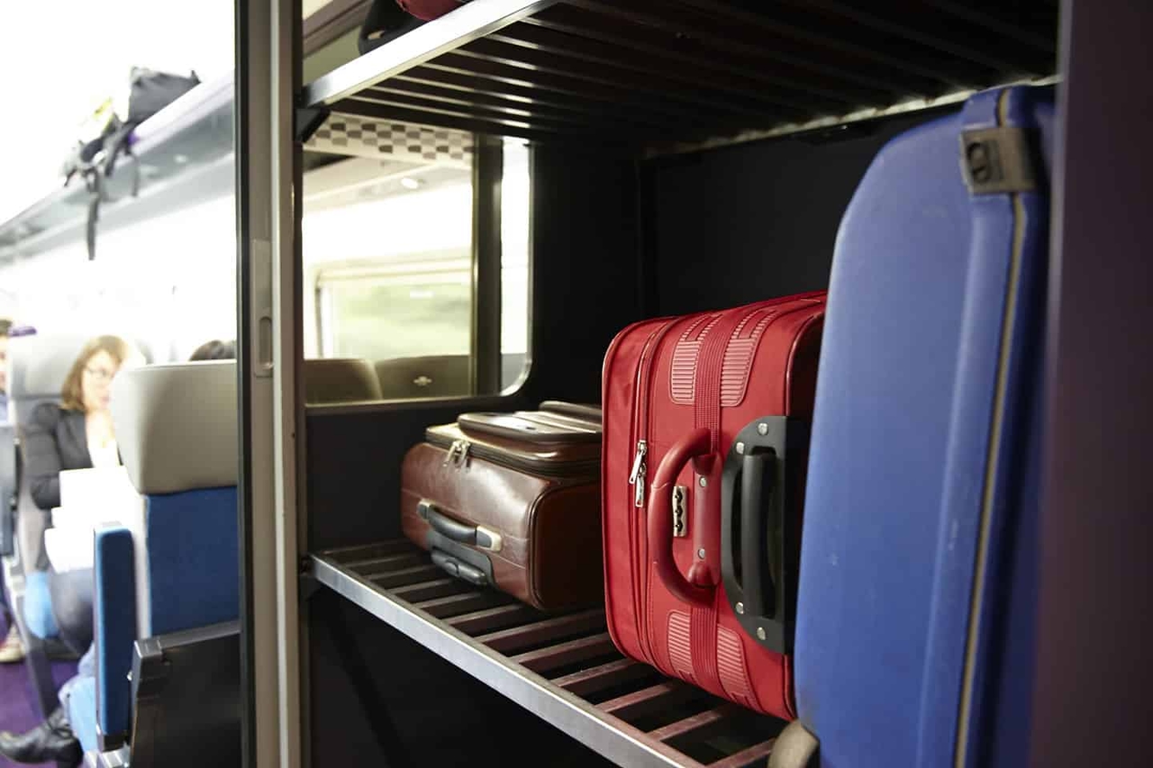 Suspeito de roubo no trem TGV Paris-Besançon, um argelino, sob OQTF (Ordem de Pernoite) e por não ter cumprido sua prisão domiciliar, foi preso por um policial à paisana. Solto, ele será julgado em janeiro próximo.