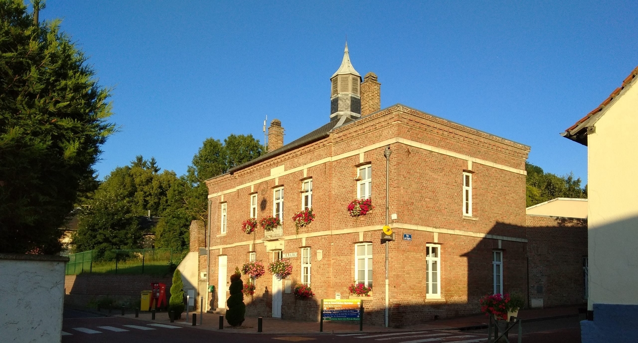 Pont-de-Metz (80): cadáver degollado, eviscerado y crucificado en un campo de deportes