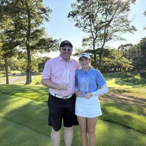 Das Duo aus Granby stellt mit 9 unter Par 63 einen MassGolf-Vater-Tochter-Turnierrekord auf