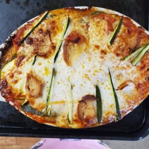 Es gibt eine Jahreszeit mit Molly Parr: Zucchini- und Landbrot-Lasagne: Ein Sommergenuss