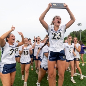 Lacrosse femenino de clase B: Makayla Fydenkevez anota su gol número 100, Northampton conquista el título femenino de masas de forma dominante (FOTOS)