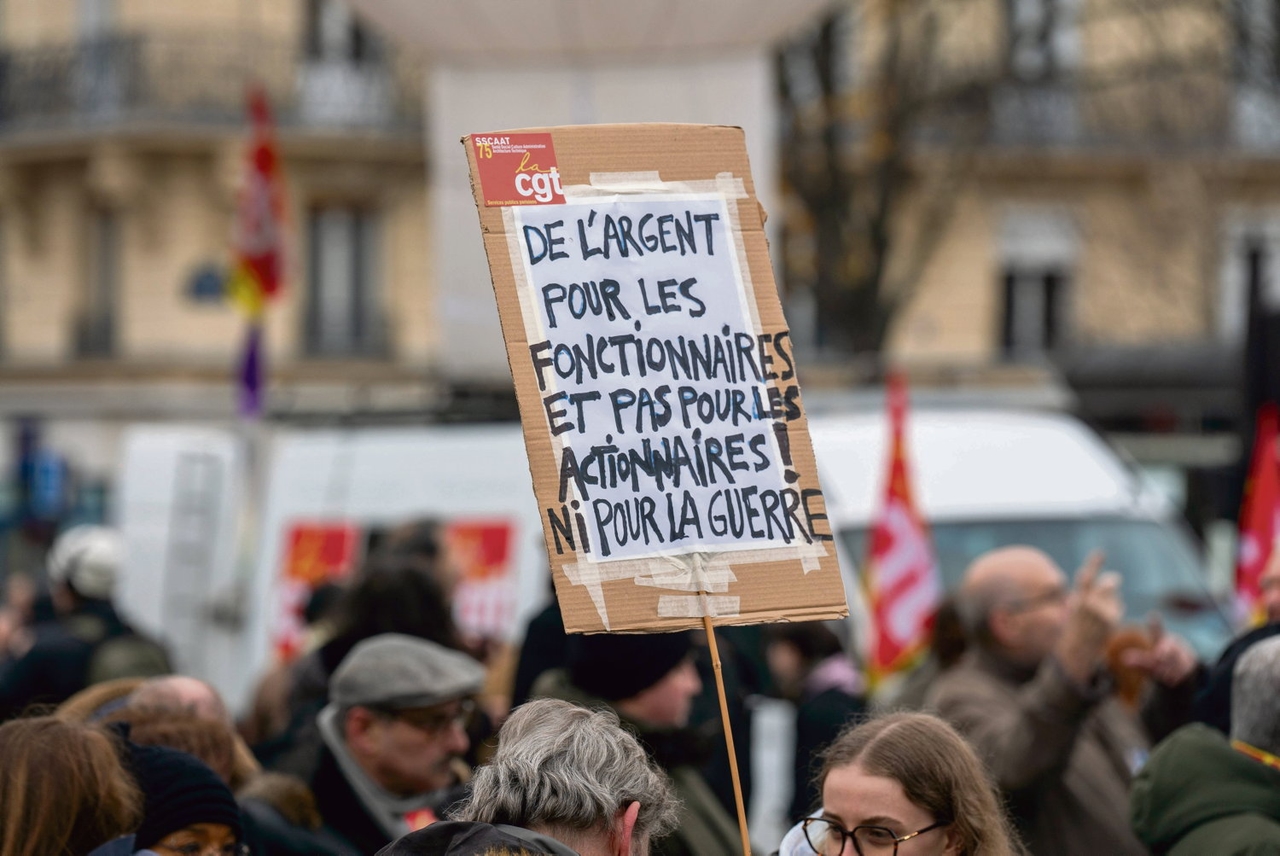 „Bayrou prowadzi nas w stronę recesji”: ostrzeżenie Jeana-Marca Duranda z komisji ekonomicznej PCF