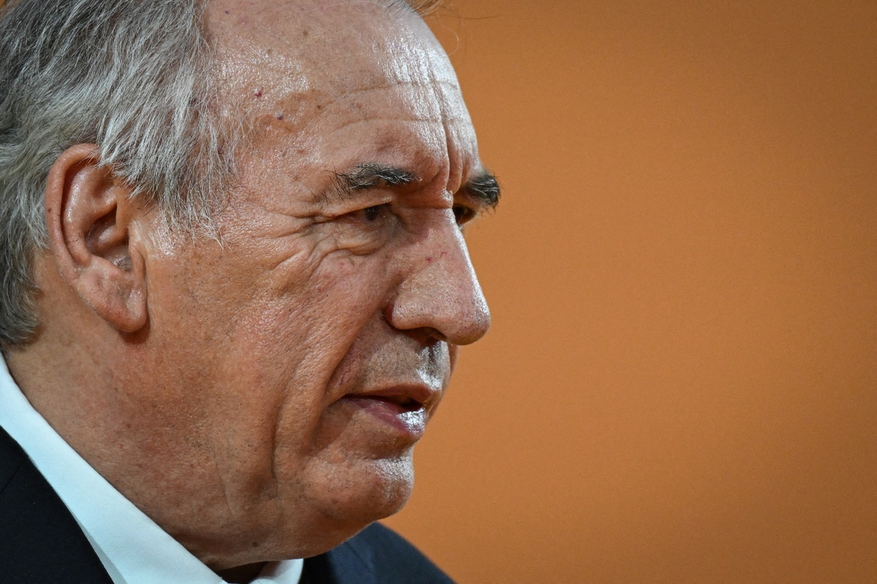 François Bayrou considera "insultante" la polémica sobre el coste de la construcción de su oficina en Pau, valorada en 40.000 euros.