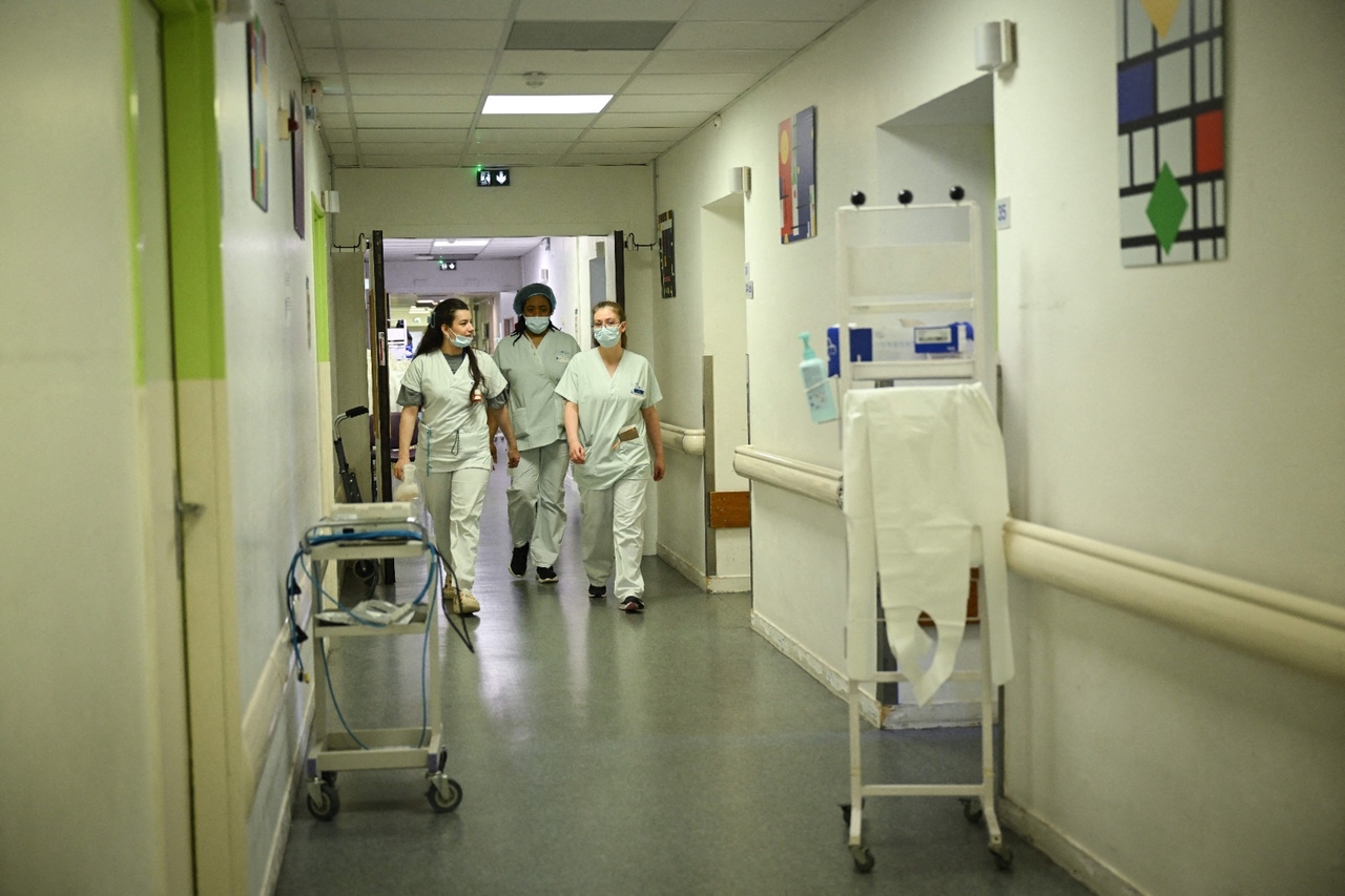 Onderbetaalde buitenlandse artsen in het Grand Hôpital de l'Est Francilien werden gedwongen betaalde bonussen terug te betalen