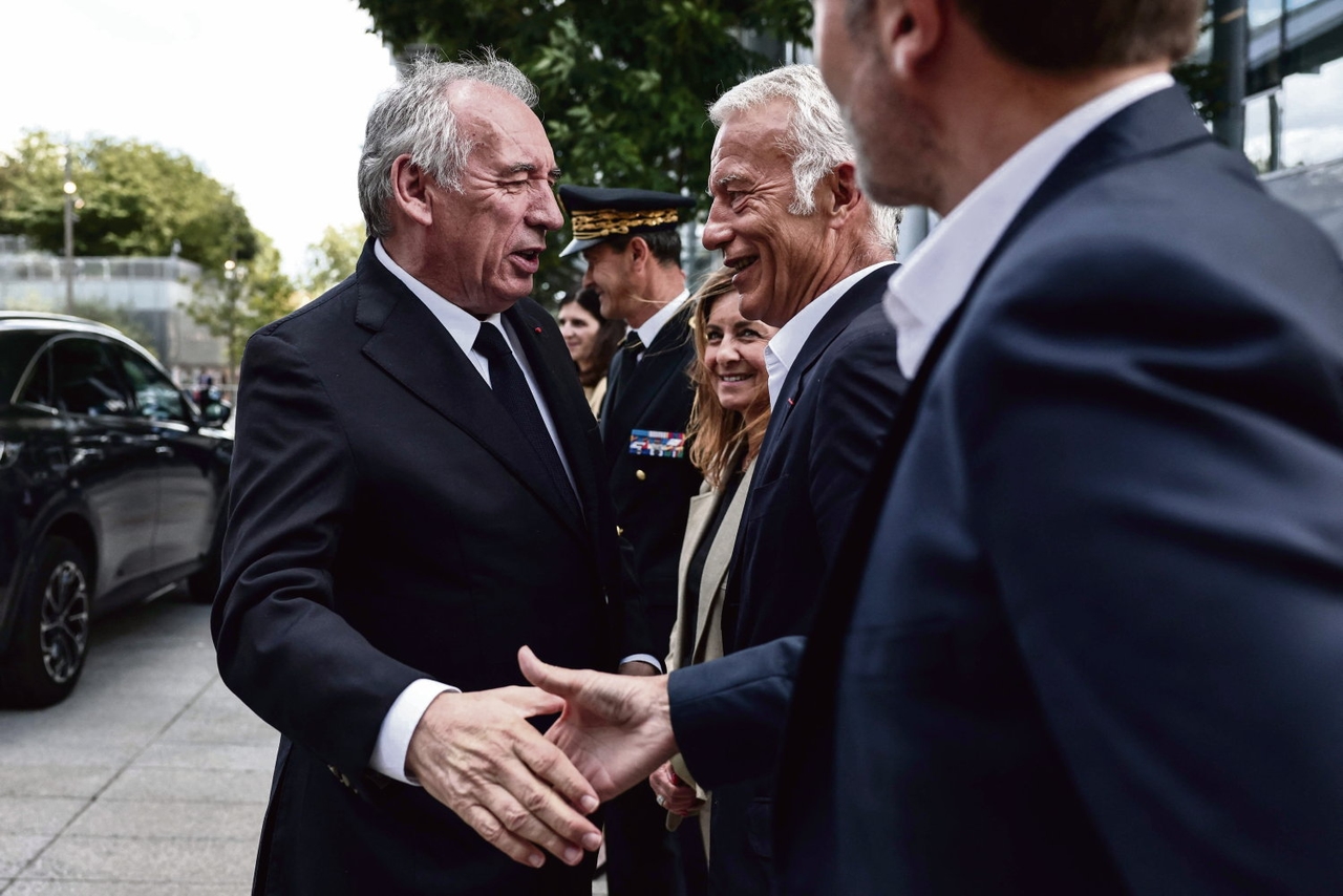 Borç şantajı: Sol, Bayrou'nun tuzağına düşmüyor ve çözümlerini öneriyor