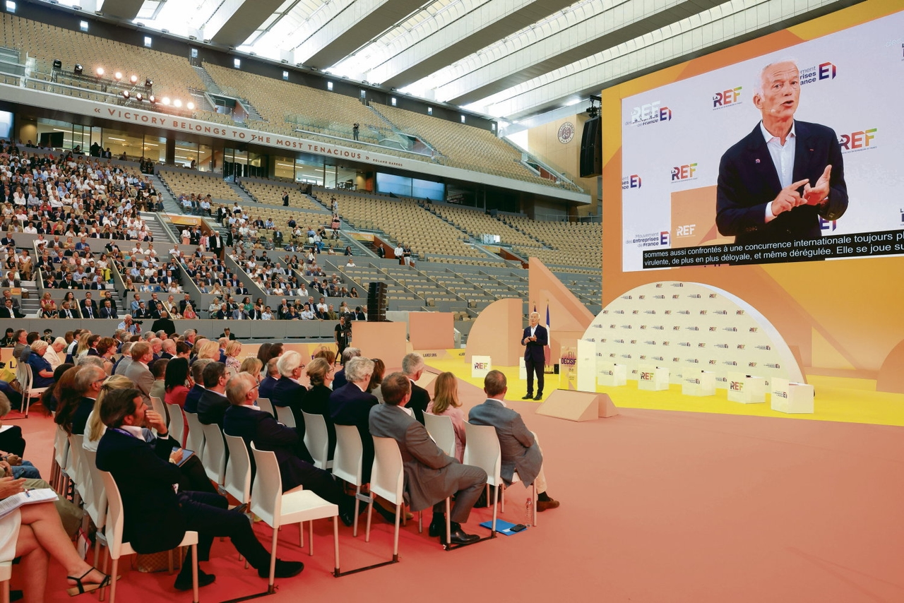 "We must stop tightening our grip with environmental demands": at the MEDEF meetings, the big bosses play the victim