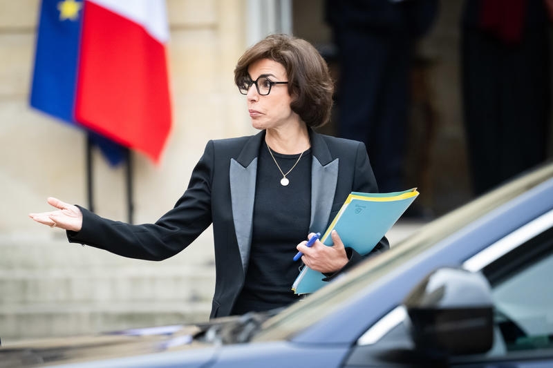 Mücevherler ve sözleşmelerden sonra Rachida Dati, kız kardeşinin Paris'teki sosyal konutlara yerleştirilmesini sağladı