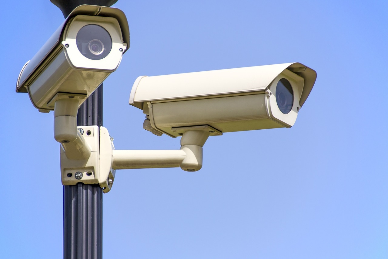 Innovation: „BatCam“ kommt bei der Polizei an: die erste App in Italien, die bei Ermittlungen hilft