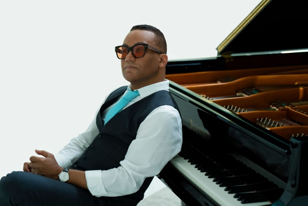 Gonzalo Rubalcaba, Pomigliano Jazz'ı Pino Daniele'ye bir övgüyle açıyor: yeni albüm "For Pino"nun ön izlemesi