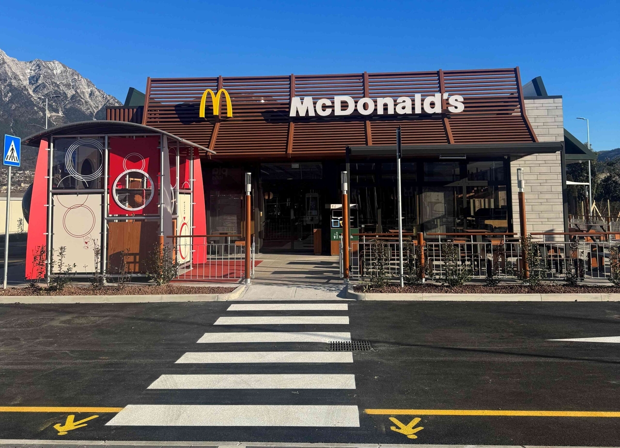 McDonald's inaugura novo restaurante em Latisana. A iniciativa criará 45 empregos.