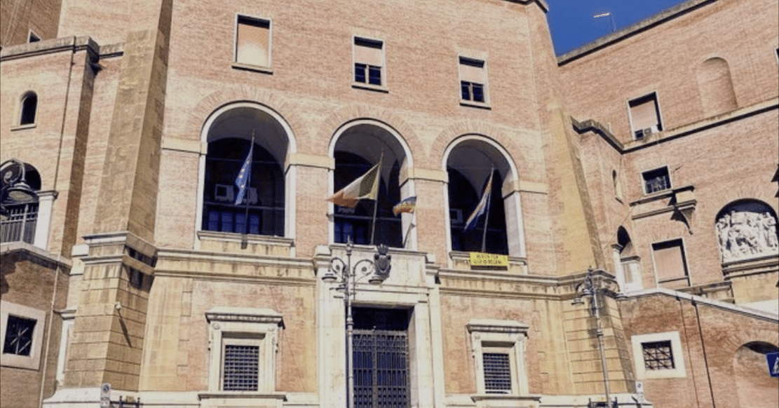 Arkadaş, M5S: "Cümle bir uyarıdır. Geçmiş bize ders versin ki, aynı hataları tekrarlamayalım"