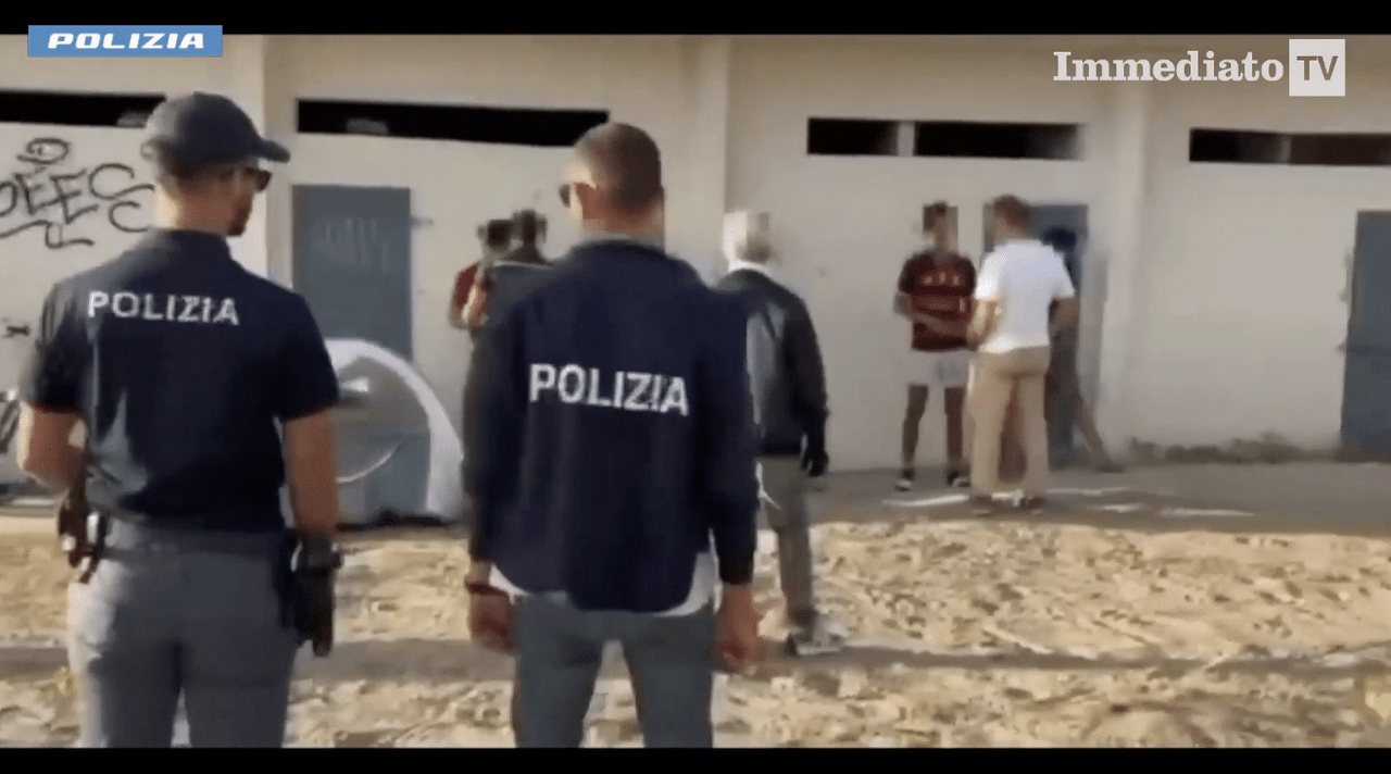 Immigration illégale et faux documents : un raid massif a permis 10 arrestations et 500 000 € de profits illicites.