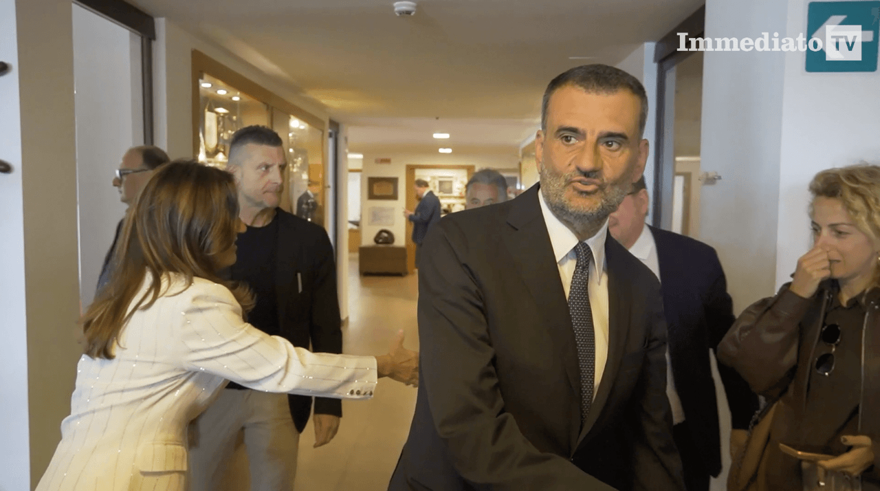 Governance Poll, Decaro quarto tra i governatori più amati: il centrodestra attacca sul calo di consenso