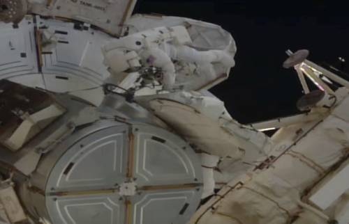 NASA astronotları beşinci kez tamamen kadınlardan oluşan uzay yürüyüşünü gerçekleştirdi