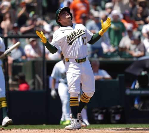 Urías solo home run yapıyor