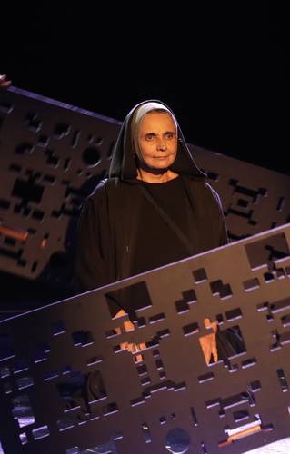 Hildegarde met en scène un pont entre le Moyen Âge et la crise écologique actuelle