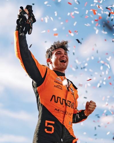 Patricio O'Ward viert 100 IndyCar-races met een overwinning in Iowa