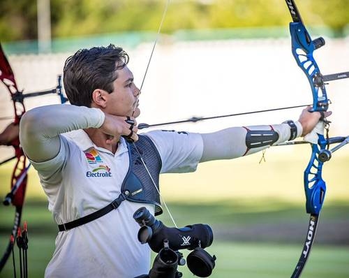 Matías Grande and Alegna González win gold in Madrid and Dublin.