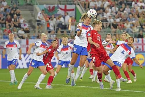 England advances in the Euro Cup