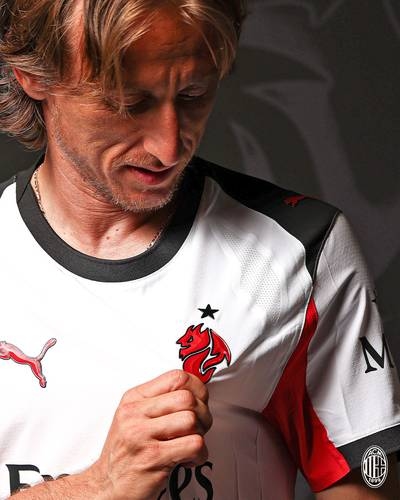 Luka Modric assina com o Milan e jogará com Santiago Giménez