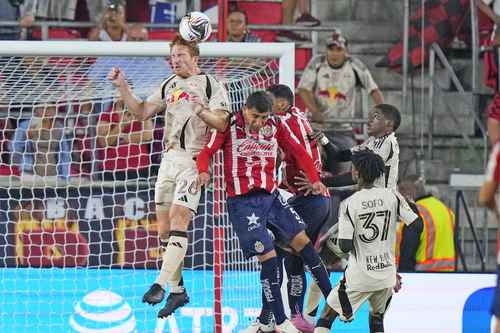 Bravos surprise and Chivas lets the victory slip away