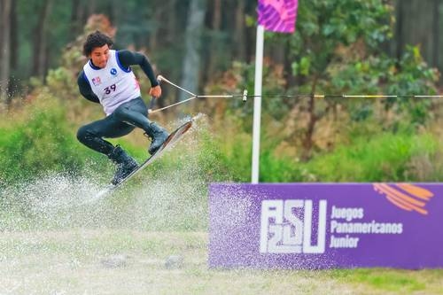 Diego Monsalve gewinnt Gold im Wasserski-Wakeboarding
