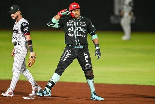 Devils beat Pirates 7-5 and tie the series