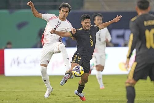 Amid boos and expulsion, Mexico draws 0-0 with Japan