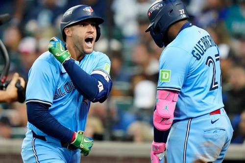 The Blue Jays beat the Mariners 13-4, taking their series to 1-2.