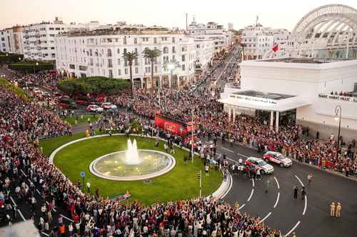 Os campeões comemoram em Marrocos