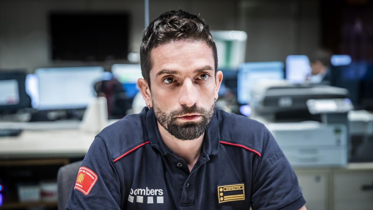 Oriol Corbella, ispettore antincendio della Generalitat (governo catalano): "L'errore più grande è pensare di poter fuggire da un incendio in auto; le persone prendono le loro famiglie e se ne vanno, quando la cosa giusta da fare è autoisolarsi".