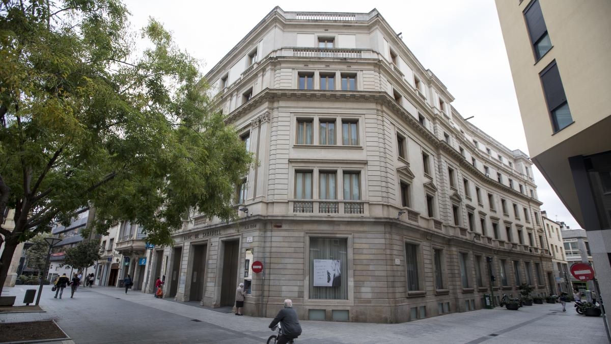 De regering verwacht dat Sabadell met een dergelijke stap het mislukken van het overnamebod zal bespoedigen.