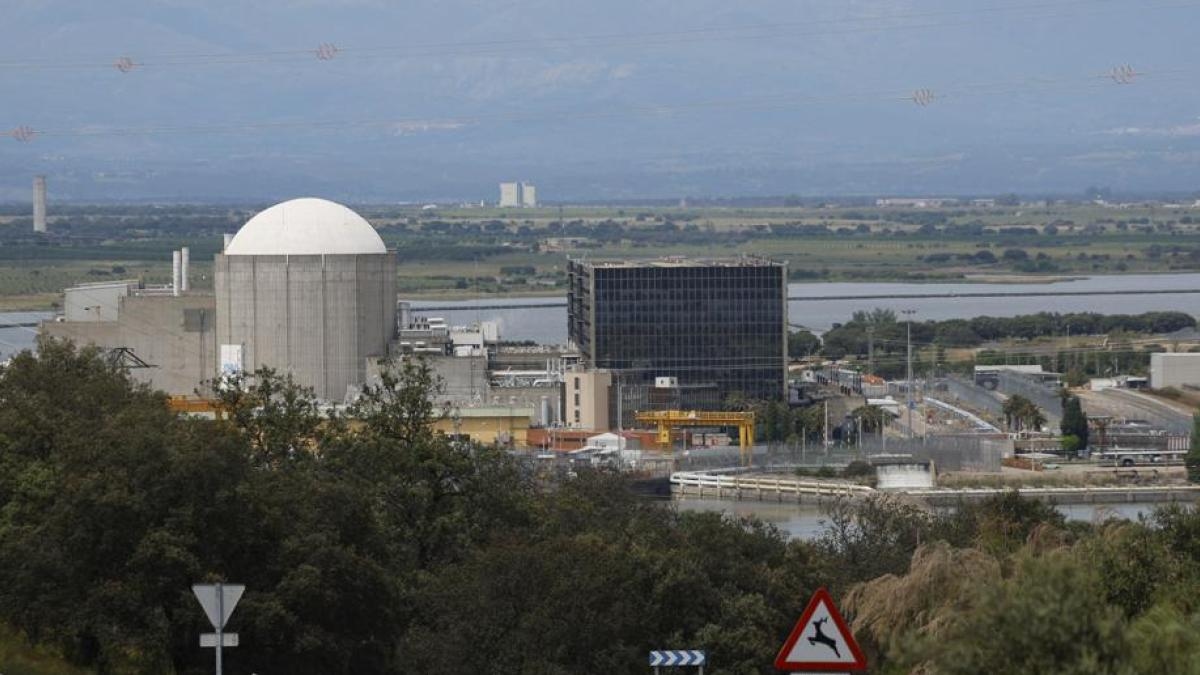 Atomunternehmen schließen eine Investition ab, die Almaraz für weitere drei Jahre betriebsbereit machen wird.