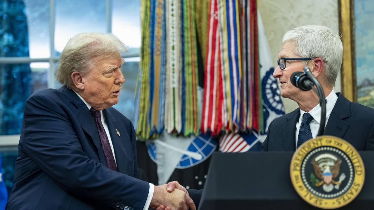 Trump, ABD'de üretilmediği takdirde çip ve yarı iletkenlere %100 gümrük vergisi uygulanacağı tehdidinde bulundu.