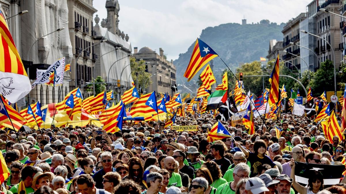 The Diada as a parenthesis