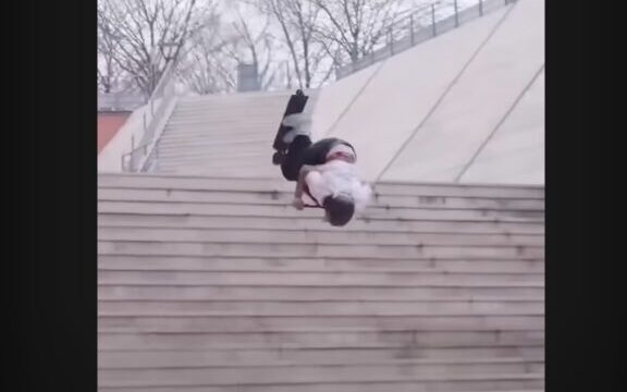 In Lyon, a British man performs an incredible backflip on a scooter over 25 steps