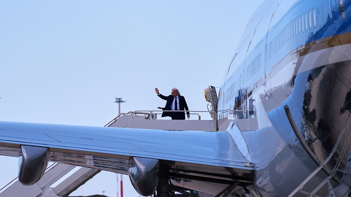 Imprensa sobre voo para o Oriente Médio: Trump deixa agências sem espaço no Força Aérea Um