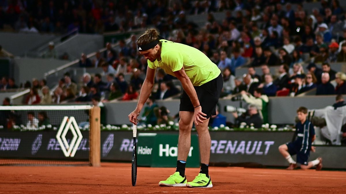 Grand Slam-droom verbrijzeld: apathische Zverev stort in tegen Djokovic