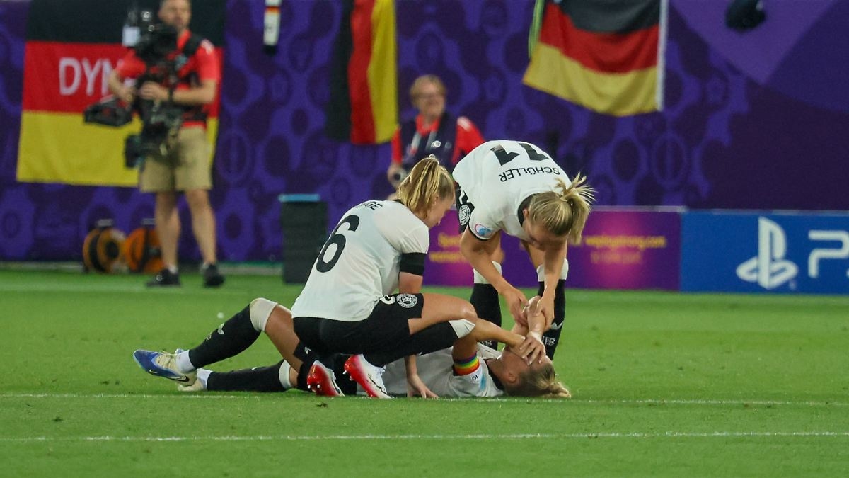 Third cruciate ligament tear feared: European Championship "shock": Giulia Gwinn's tears overshadow DFB victory