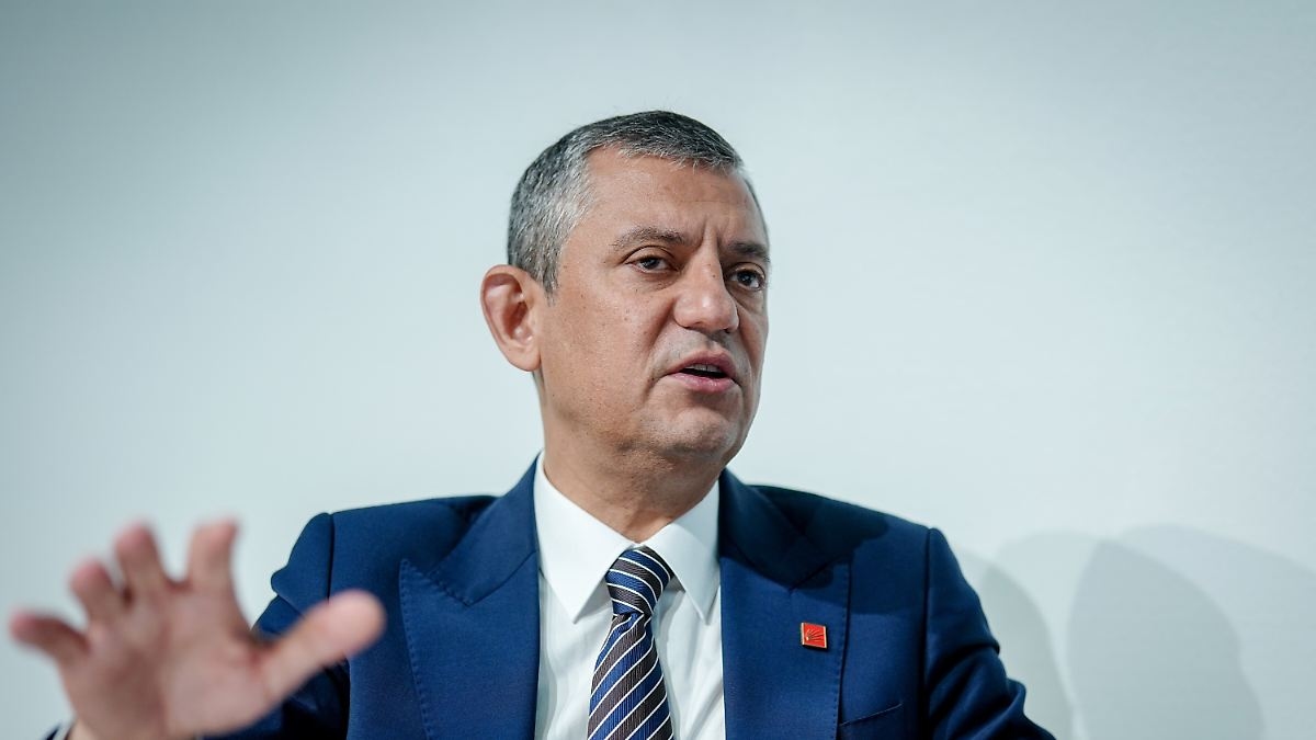 Erdoğan'a hakaret: Türk yargısı muhalefet lideri Özel'i hedef aldı