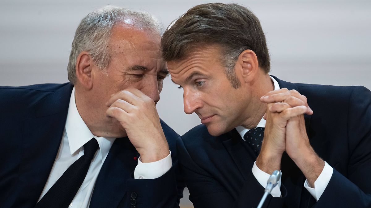 Disputa acirrada sobre déficit orçamentário: França ameaça cair na ingovernabilidade