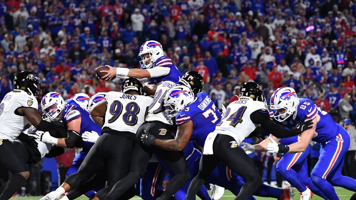 Wild scenes in Buffalo: Bills deliver crazy comeback show - and "punish" their own fans