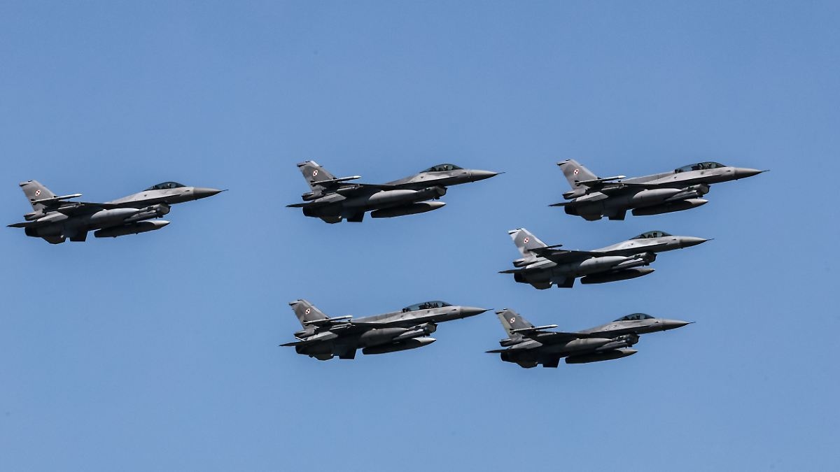 Luftraumverletzung im Nato-Staat: Polens Luftwaffe schießt russische Drohnen ab