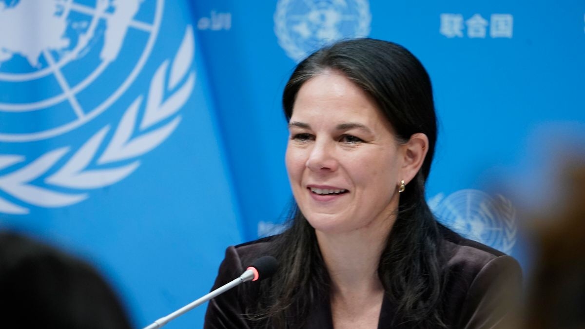 "Autumn in New York...": Baerbock plays the role of "Gossip Girl" in a new Instagram video