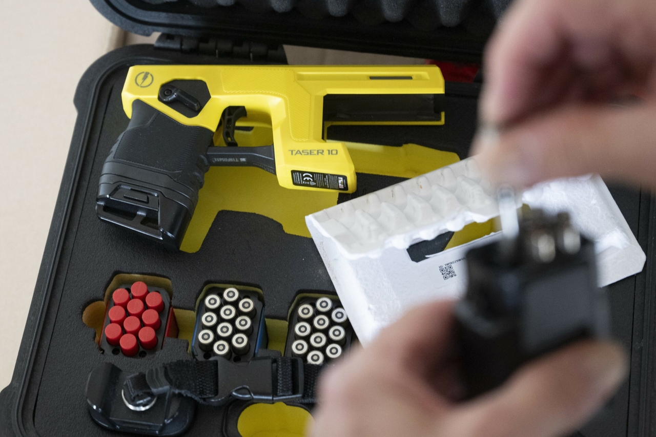 Arma elétrica policial | Número de implementações de Taser dobrou em dois anos