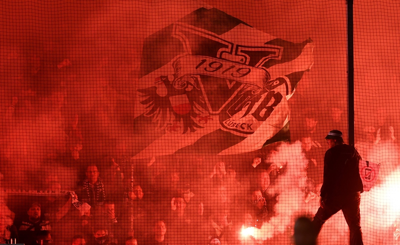 Lübeck kutluyor | Holstein Kiel'in küme düşmesi: Tahta bacak gitti