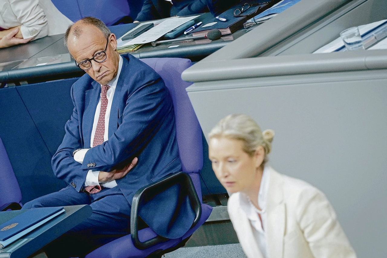 Geen verkiezing van constitutionele rechters | Na geblokkeerde verkiezing van constitutionele rechters: zwart-blauw aan de horizon