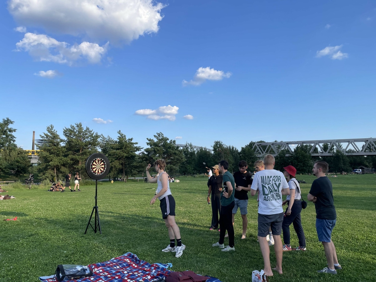 Darts in Gleisdreieck Park | Dartboard through Berlin