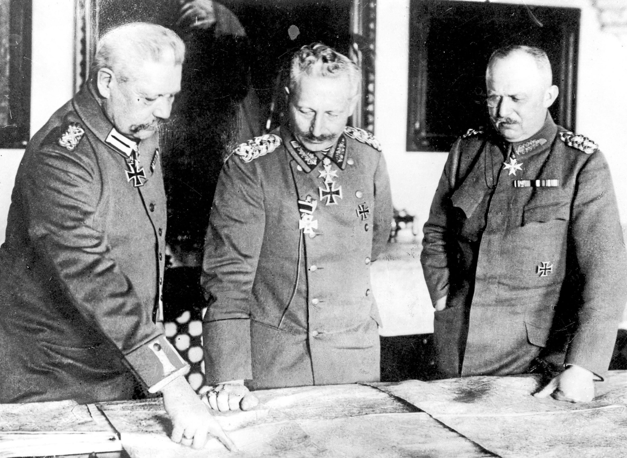 World War I | Hindenburg and Ludendorff: Two men in civilian clothes